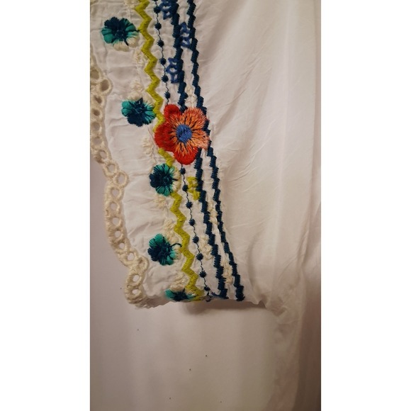Johnny Was Embroidered Scalloped Edges Top White Size M Boho Beachy - Picture 5 of 10